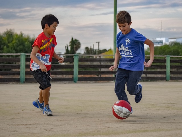 鲁尔：多特小将科尔-坎贝尔就转会接触了中日德兰和图尔贝里